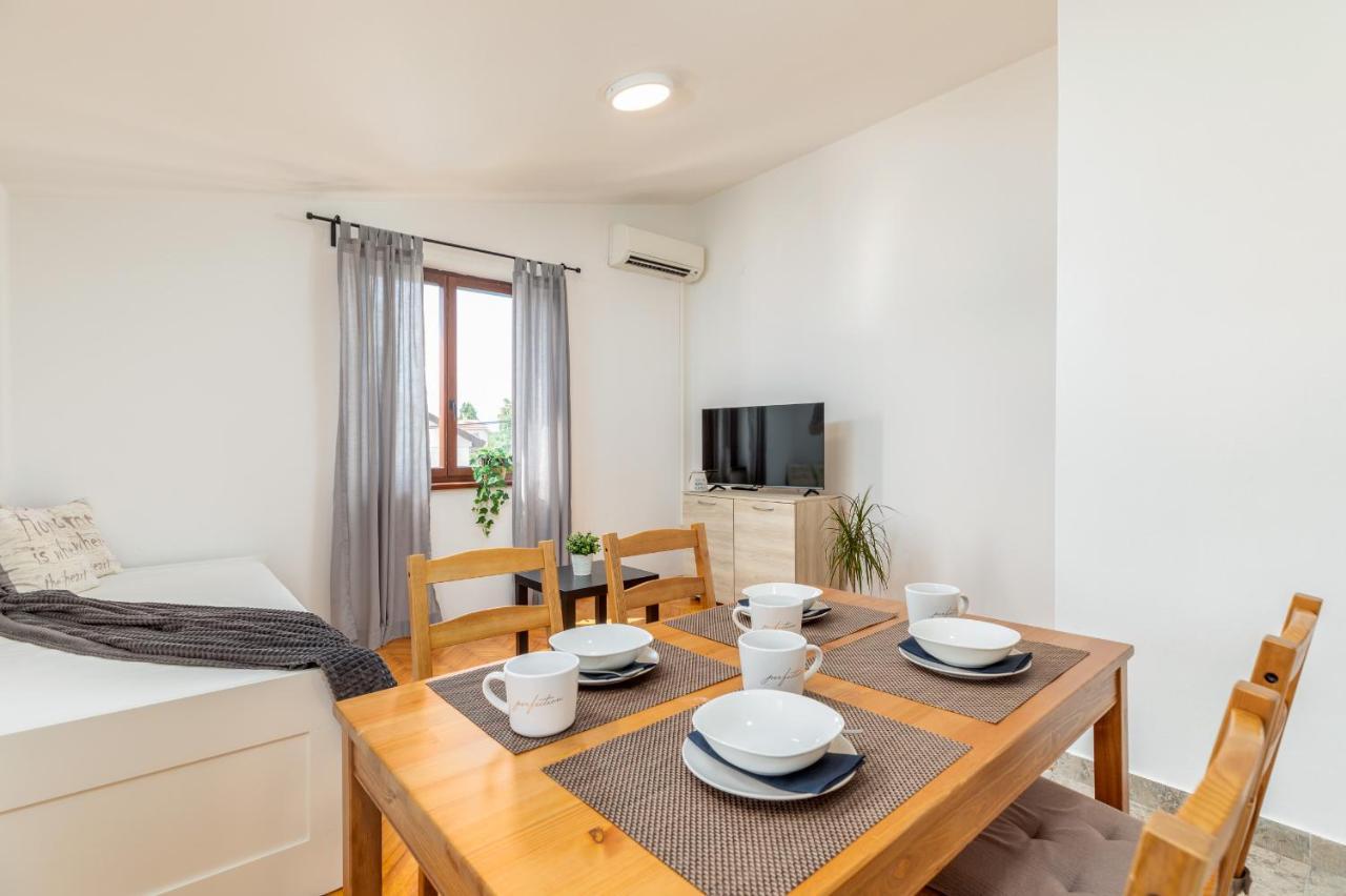 Apartment Tesic Close To The Sea With Shared 4Xbicycles Fazana Exterior photo