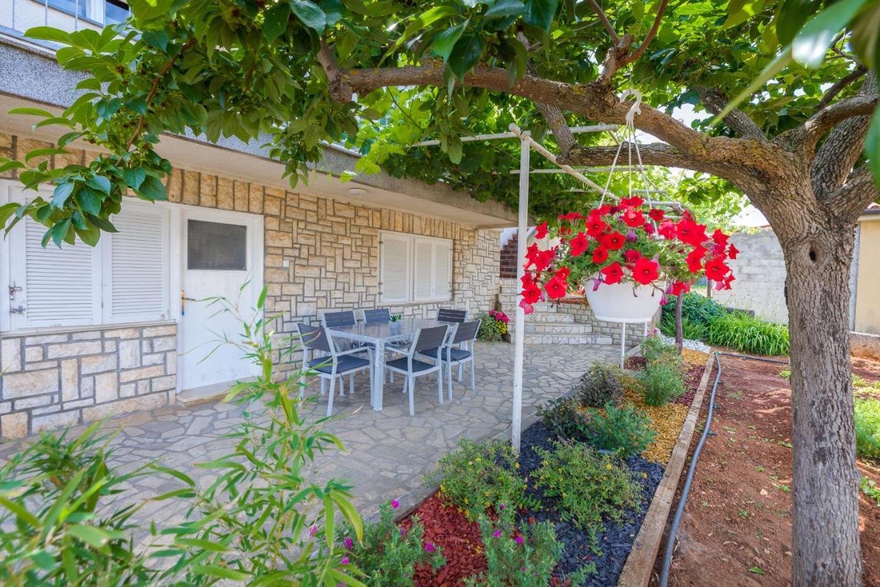 Apartment Tesic Close To The Sea With Shared 4Xbicycles Fazana Exterior photo