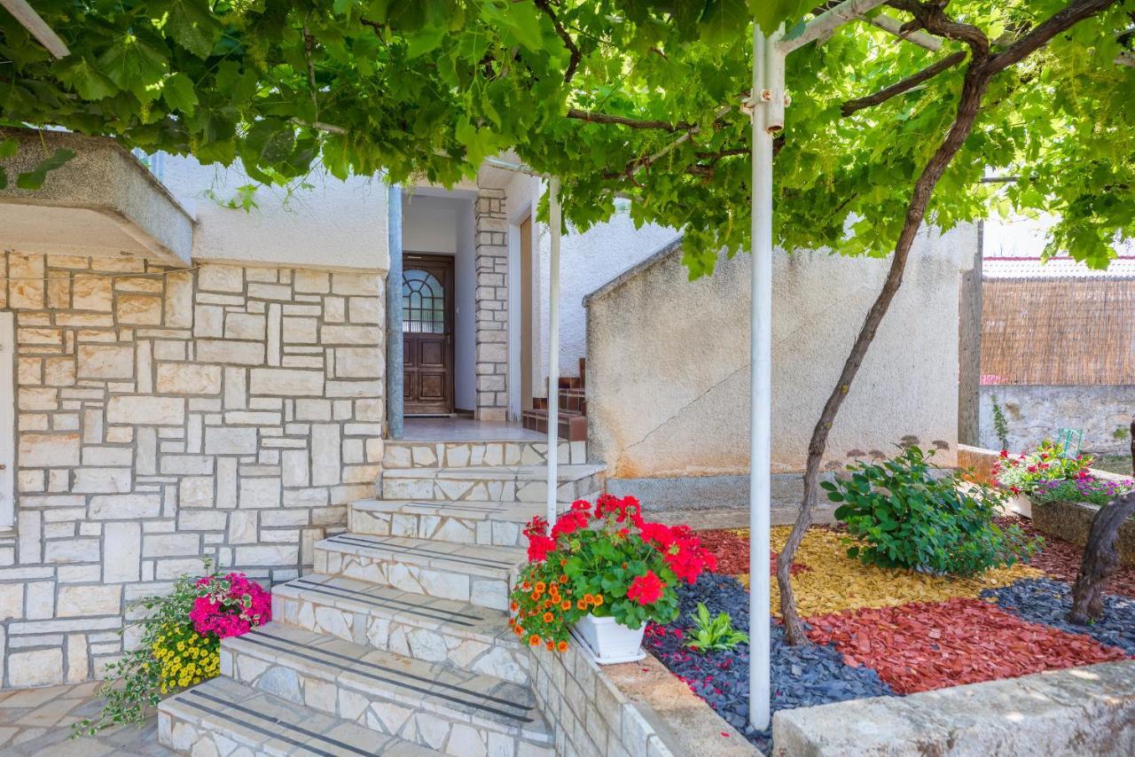Apartment Tesic Close To The Sea With Shared 4Xbicycles Fazana Exterior photo