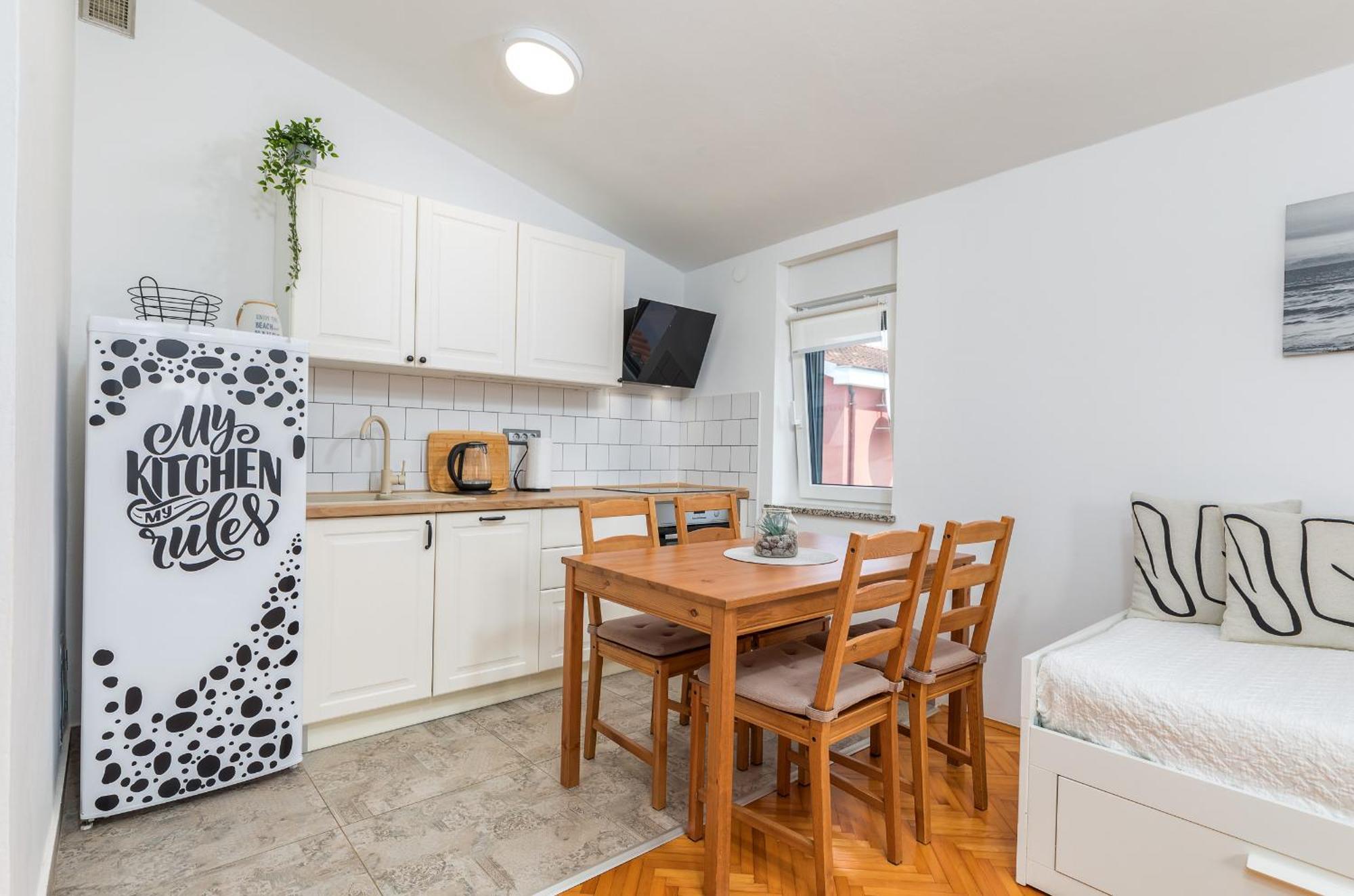Apartment Tesic Close To The Sea With Shared 4Xbicycles Fazana Exterior photo
